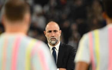 仍由科莫利 仍由科莫利